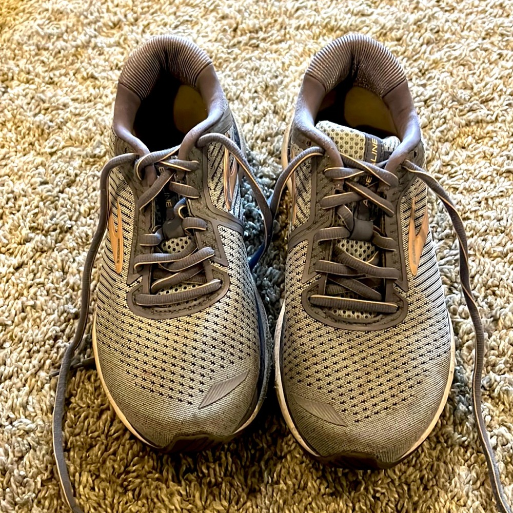 Brooks women’s sneakers size 7